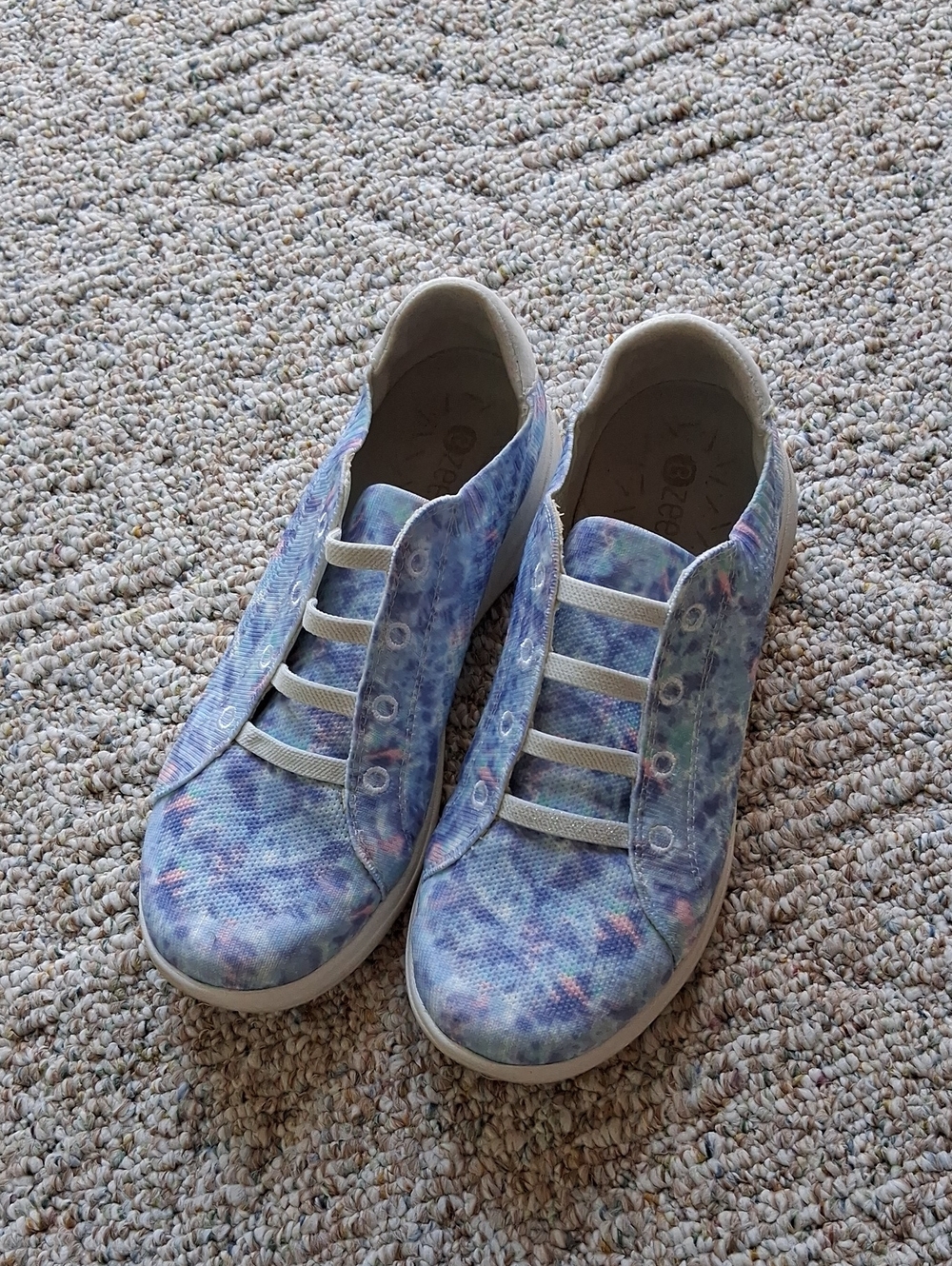 BZees Blue Knit Slip In Sneakers ~ Women's 9 Medium ~ Pre-owned